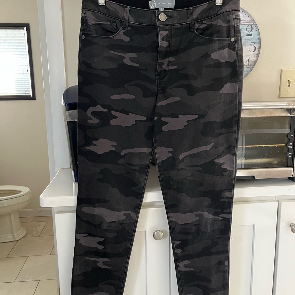 Wit & Wisdom Camouflage Jeans - Black and Gray